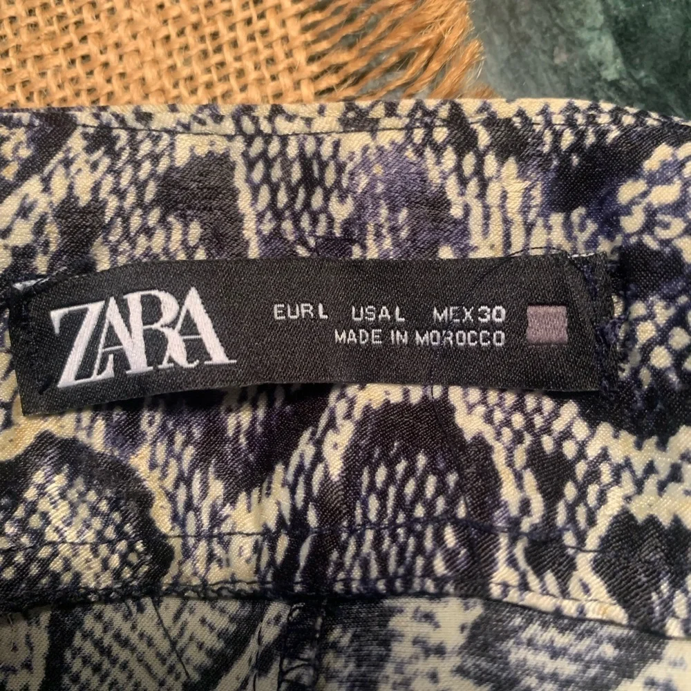Zara Snakeskin designed Skirt, navy/beige, size L